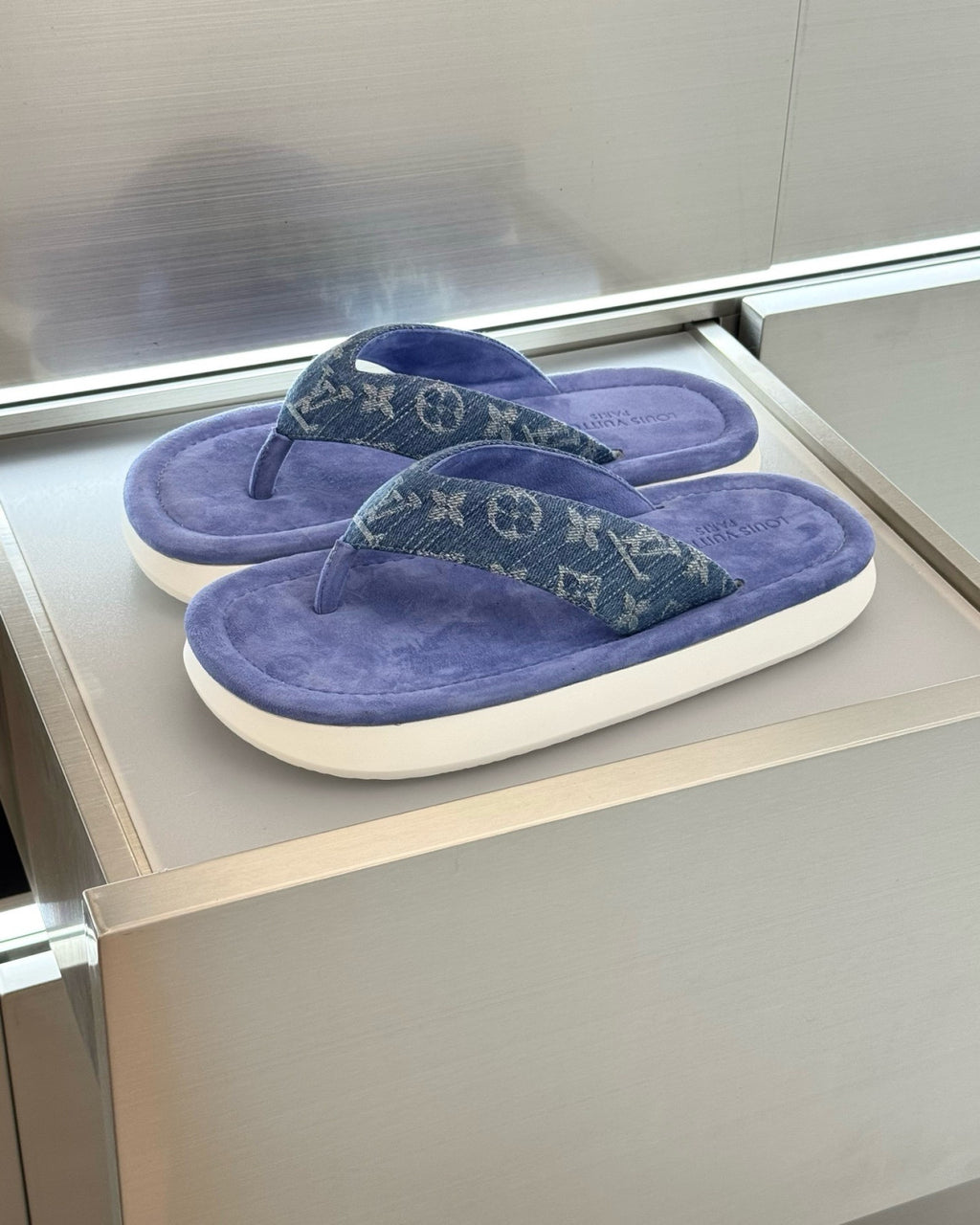 LOUIS VUITTONLV Flip Thong Shoes #387756