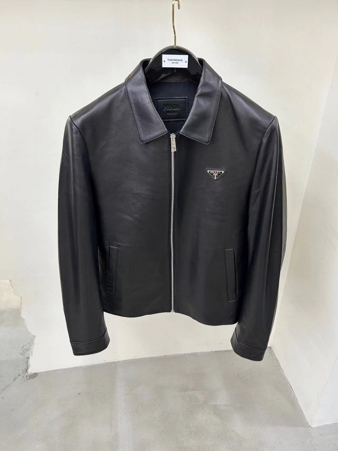 Prada Men's Fall And Winter Black Sheepskin Lapel Zipper Long Sleeved Jacket #98475