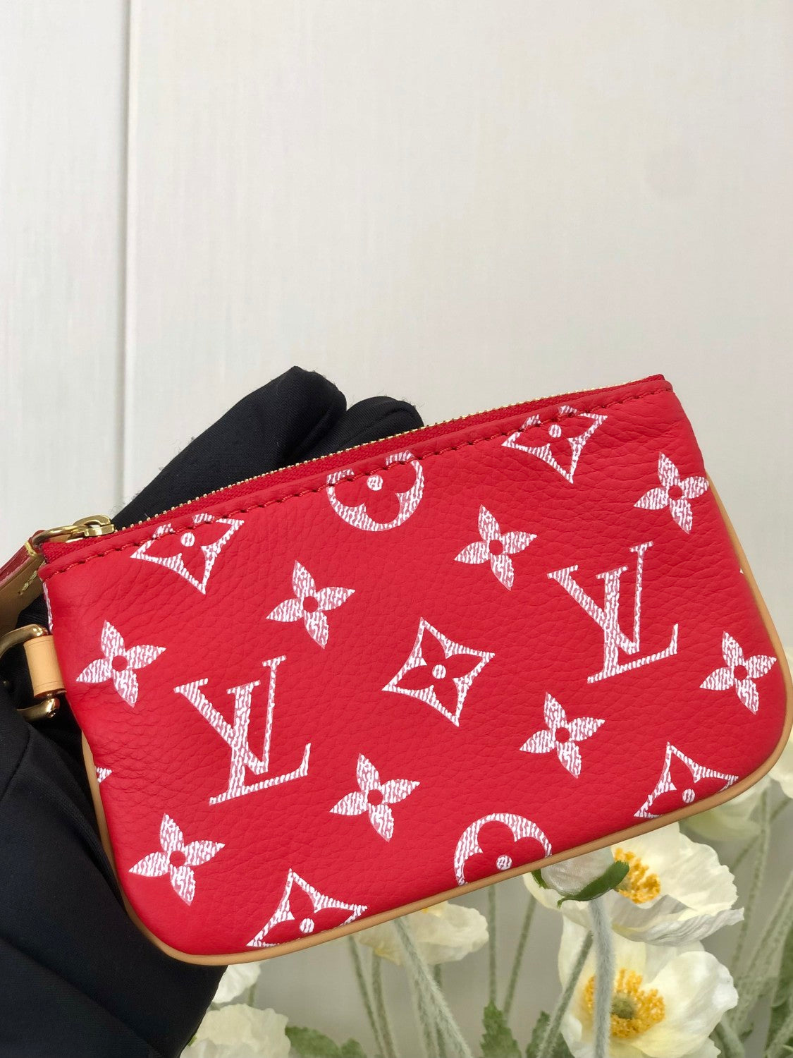 Louis Vuitton Women's Fashion Classic Red Logo Zipper Closure Leather Shoulder Bag Handbags In Small Medium And Large Sizes Crossbody Bag Bags #78658