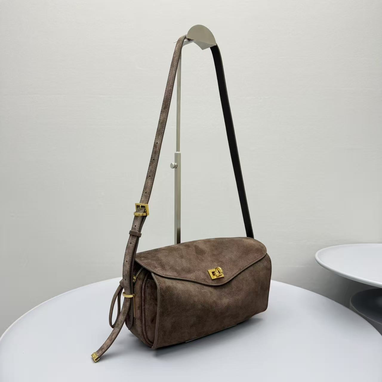 Balenciaga Le 7 Medium-sized 26 Summer New Arrival Suede-panel Yellow Crossbody Bag Fashionable High-street Trend Flap Bags #84159A