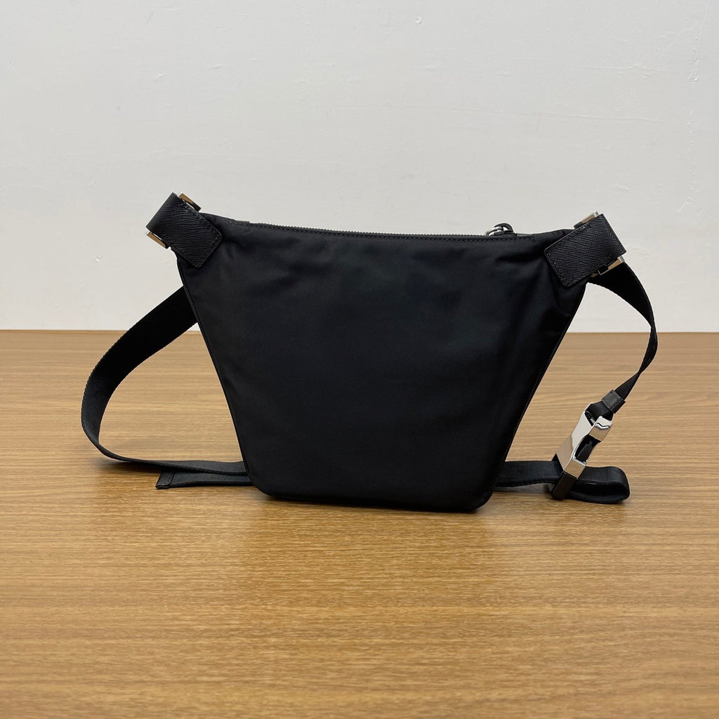 Prada Nfc Chip-equipped Waterproof Canvas Men's Crossbody Chest Bag Stylish Sophisticated Workwear-style Black Buckle Bags #195651