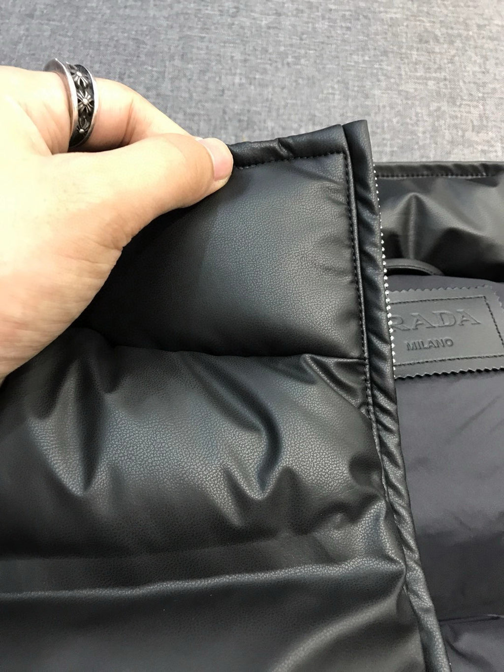 Prada Men's And Women's Autumn/Winter Fashion Classic Solid Color High Neck Zipper Premium Fashion Style Business Casual Leather Down Vest #79435