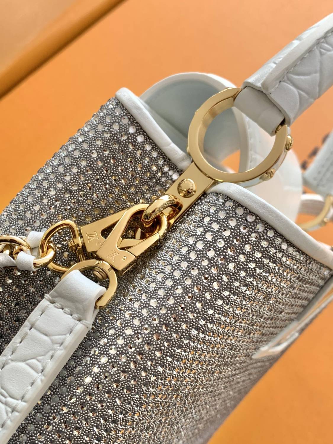 Louis Vuitton Women's Fashion Classic Crocodile Patterned Handbag With Hand Embedded Diamond Logo Letter Badge Dual-strap Tote Crossbody Bag Shoulder White Bag Bags #79287