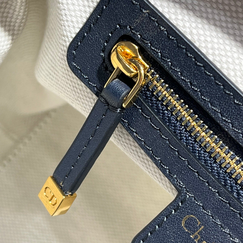 Dior Women's Mini Bags #332585