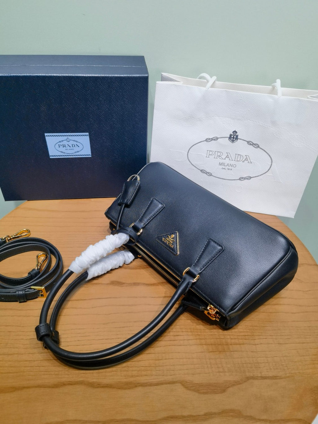 Prada Galleria Women's Classic Fashion Solid Color Metal Triangle Engraved Logo Calfskin Handbag Bags #78231