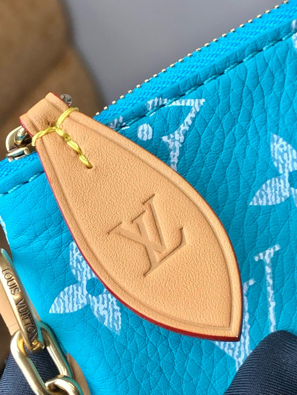 Louis Vuitton Women's Fashion Classic Lake Blue Logo Zipper Closure Leather Shoulder Bag Handbags In Small Medium And Large Sizes Crossbody Bag Bags #78664