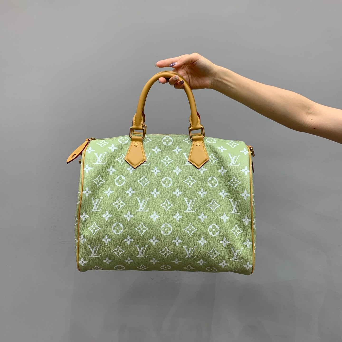 Louis Vuitton Speedy P9 Bandoulière 40 Handbag Apple Green Fresh Color Tote Travel Bag Fashionable And Trendy For Men And Women #194548
