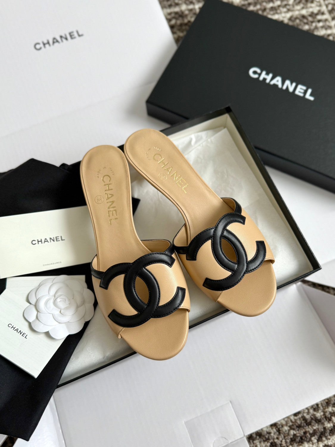 Chanel CC Slippers #381591