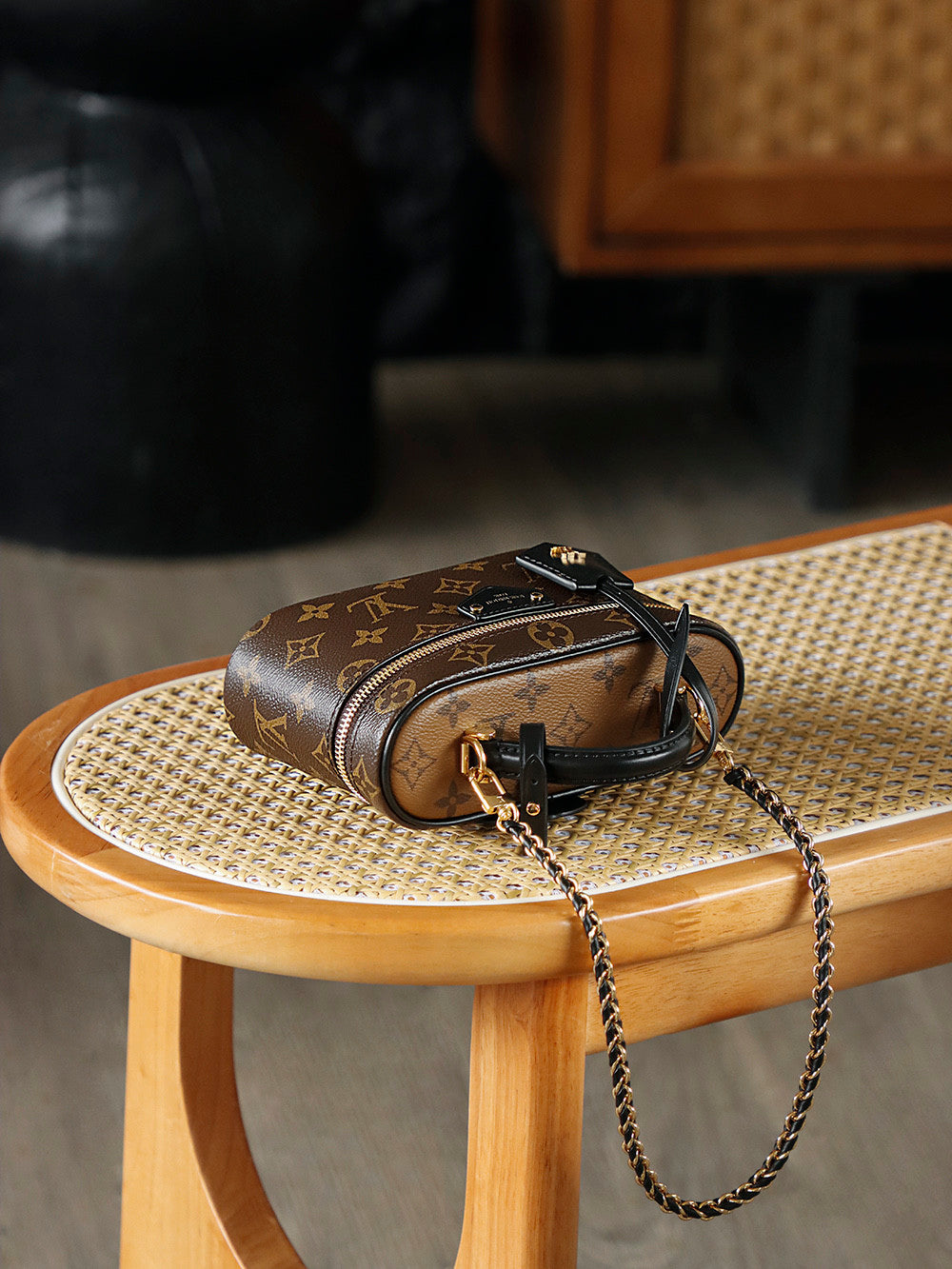 Louis Vuitton Pre-Owned Monogram Reverse Vanity PM Crossbody Bag & Vanity Chain Pouch Handbag M47125 - Private Version with Queryable Chip Code #83111A