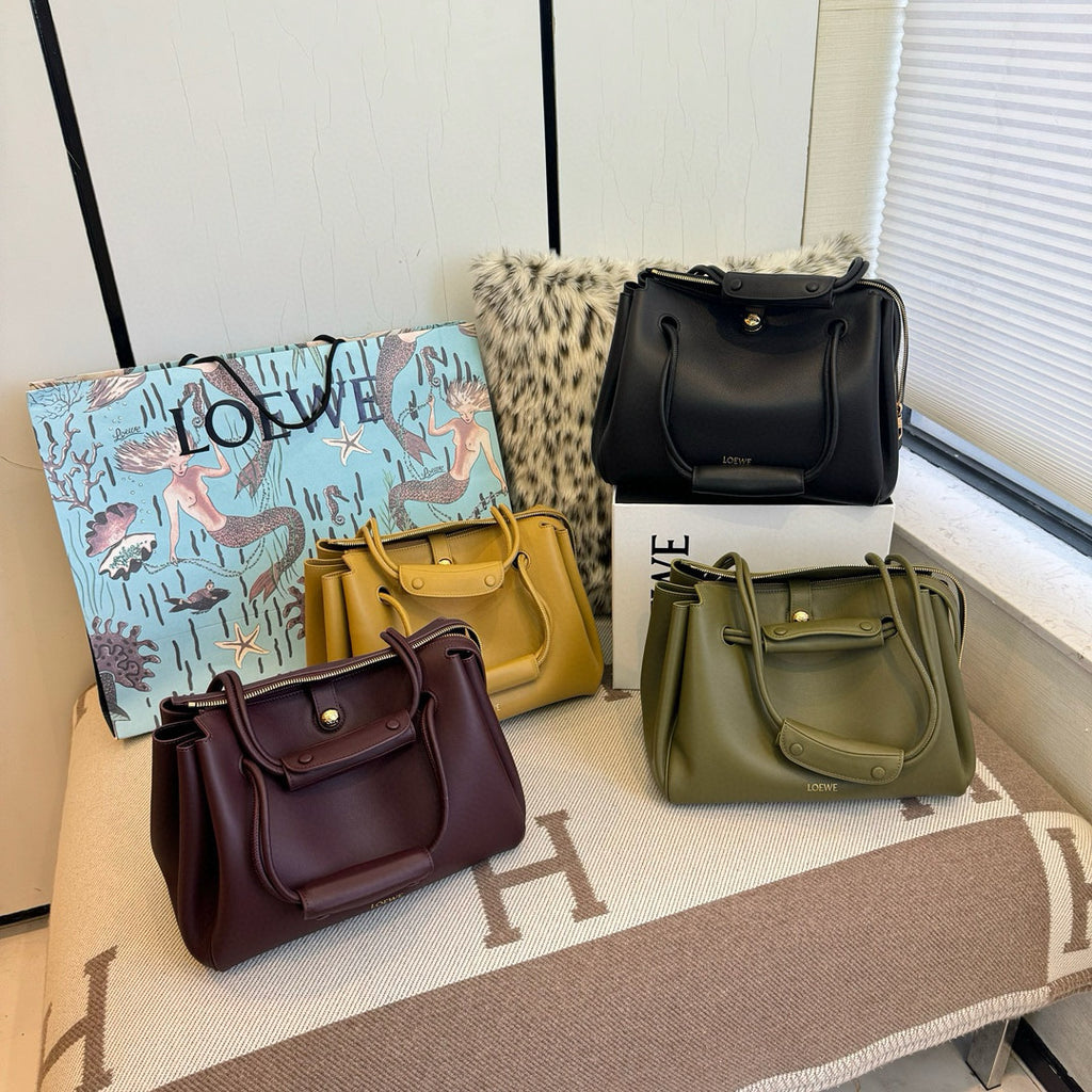Loewe Madrid Women's Solid Color Letter Logo Gold Hardware Cowhide Handbag Shoulder Bag Bags #77356