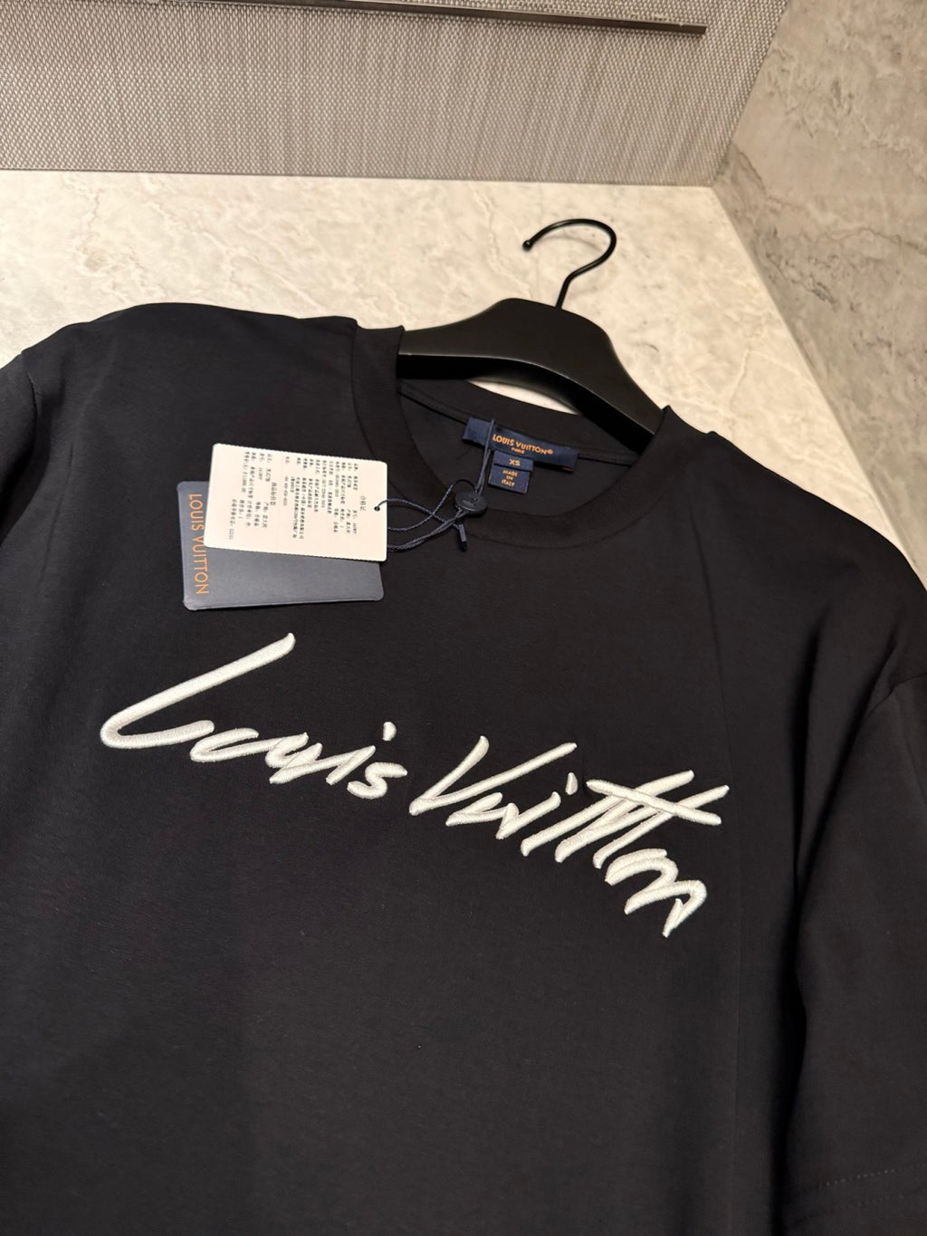 LOUIS VUITTON Women's and Men's Handwritten Logo T-shirt Simple Basic Style Embroidered letters ##332341