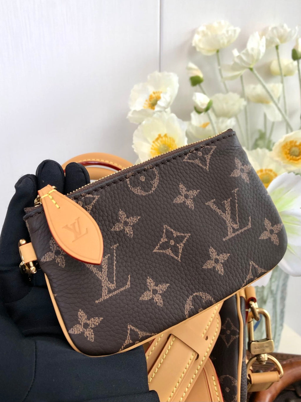 Louis Vuitton Women's Fashion Classic Caramel Coffee Brown Logo Zipper Closure Leather Shoulder Bag Handbags In Small Medium And Large Sizes Crossbody Bag Bags #78659