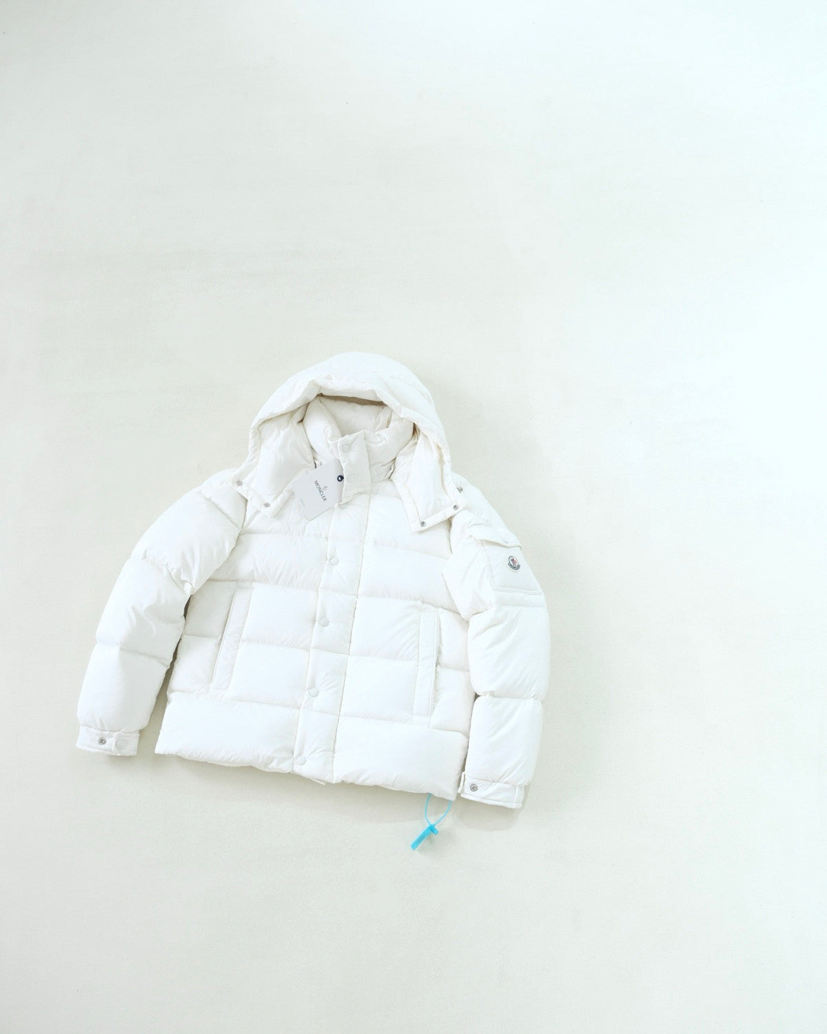 Moncler Vezere Maya 70 Winter Short Women's and Men's Down Jacket #333128