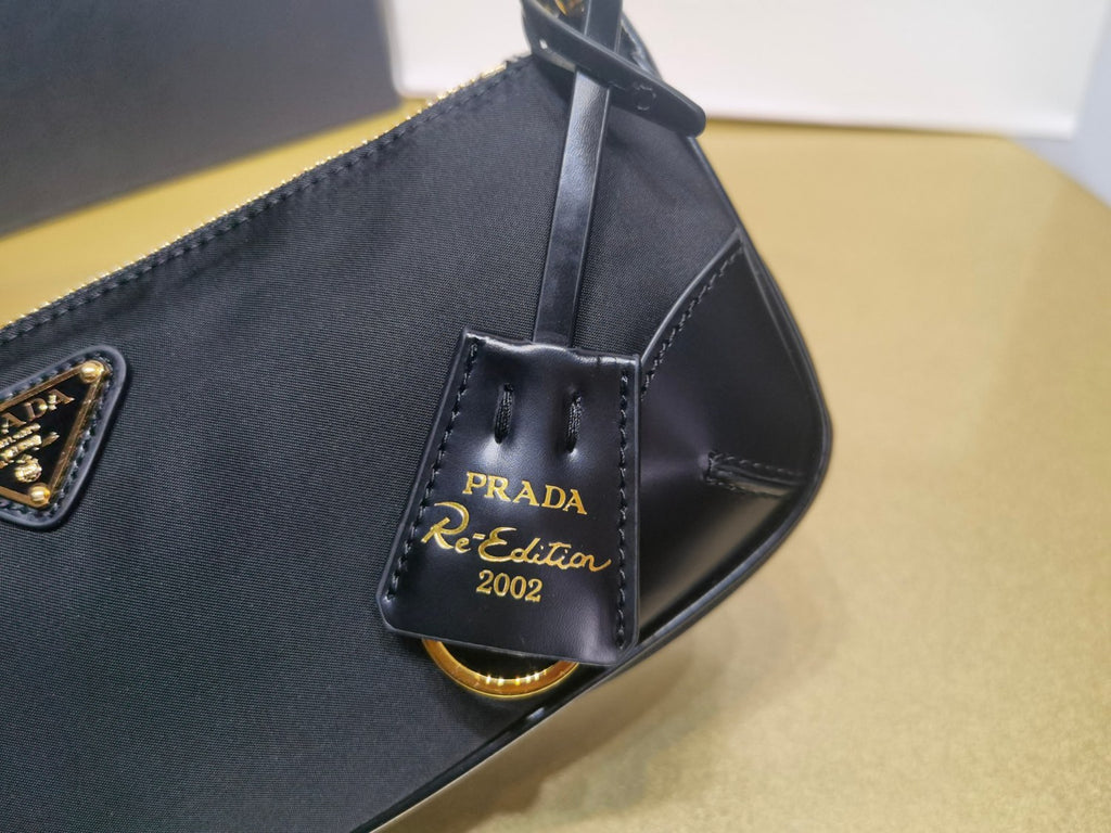 Prada Re-Edition 2002 Women's Solid Color Re-Nylon And Brushed Leather Shoulder Bag Bags #77949