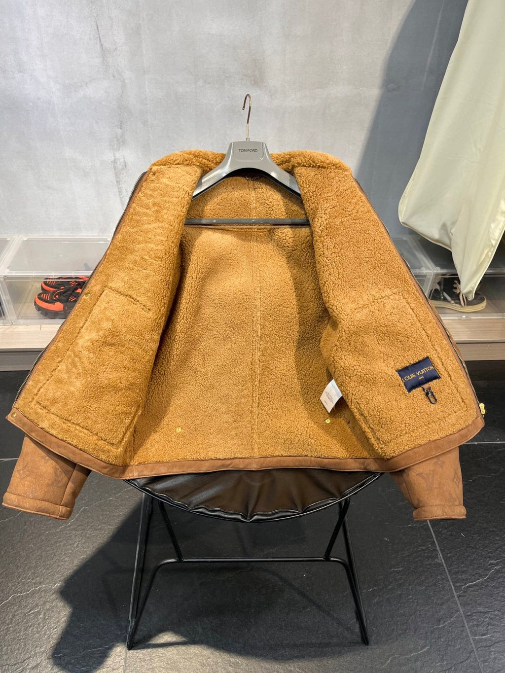 Louis Vuitton Monogram Embossed Sheepskin Lapel Single Breasted Long Sleeve Leather Jacket Zipper Fashion Vintage Hair Collar Jacket Coat #71612