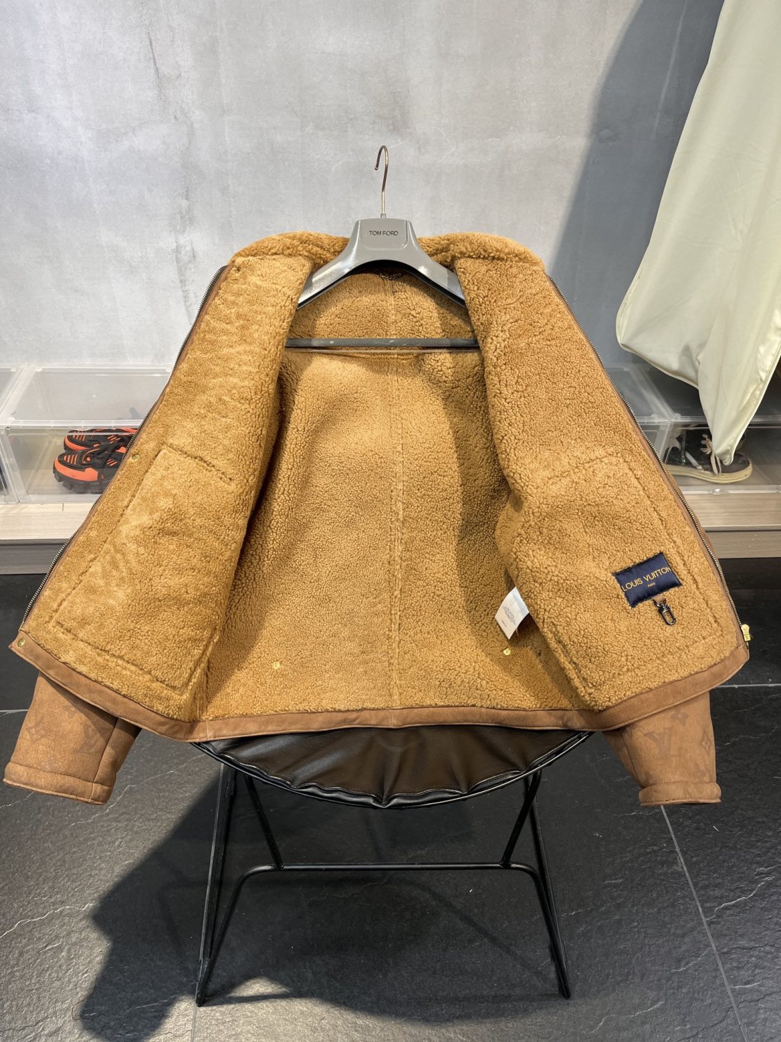 Louis Vuitton Monogram Embossed Sheepskin Lapel Single Breasted Long Sleeve Leather Jacket Zipper Fashion Vintage Hair Collar Jacket Coat #71612