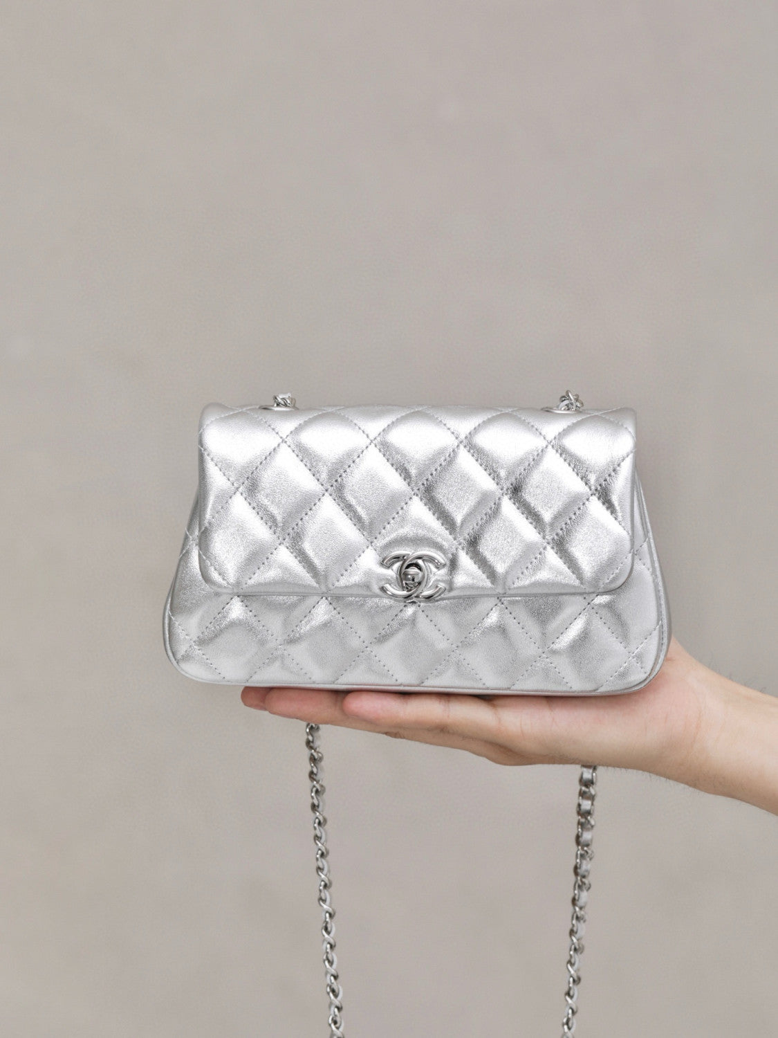 Chanel Women's Solid Color Diamond Pattern Sheepskin Chain Shoulder Strap Crossbody Bag Bags Metallic-colored Leather Tends To Fade Easily #77781