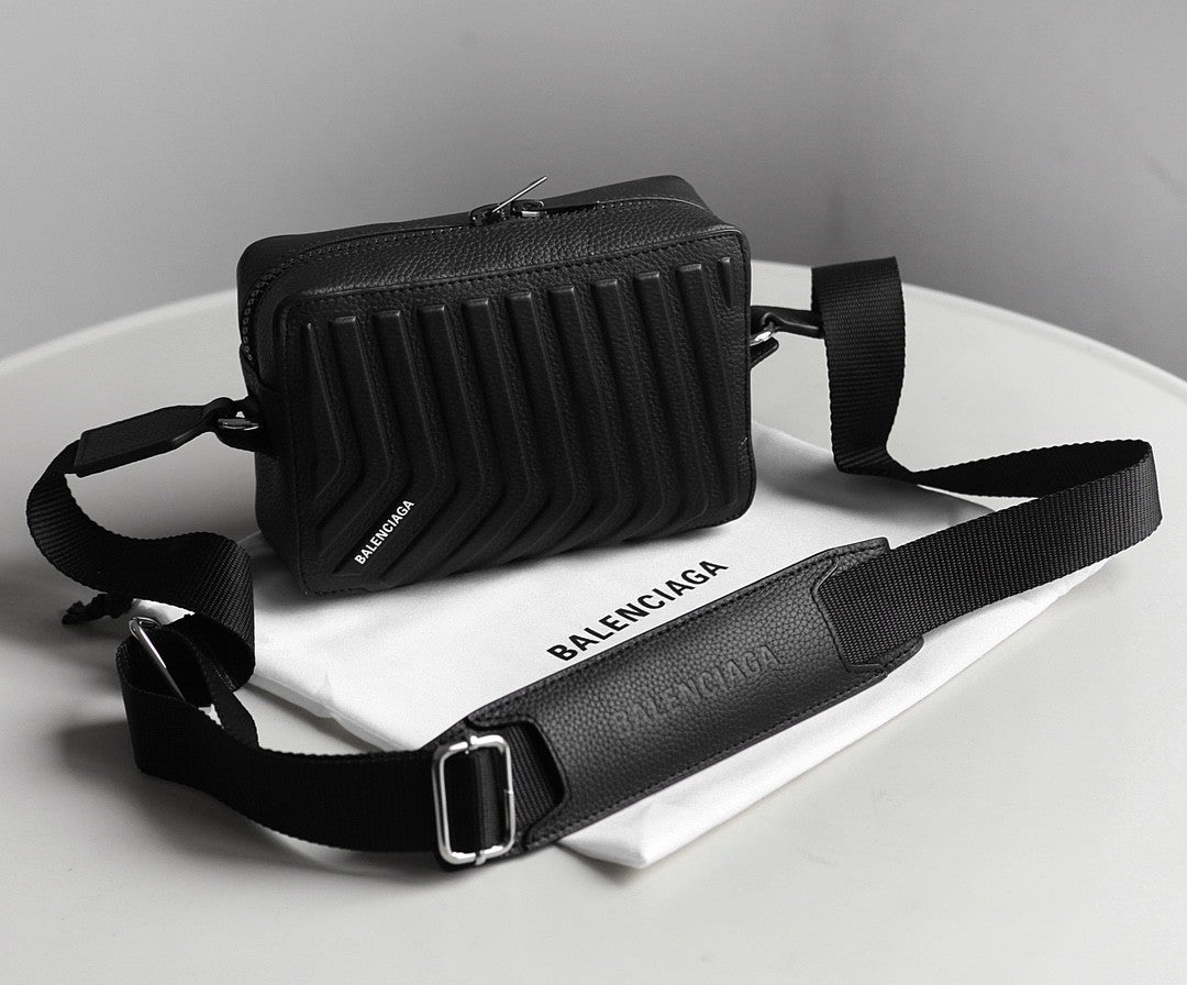Balenciaga Men's Black Logo Embossed Shoulder Strap Leather Camera Bag Tote Shoulder Crossbody Bags #75668