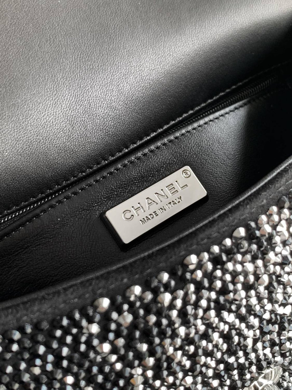 Chanel Women's Full-Diamond Logo Single-Shoulder Crossbody Bag Casual Solid-Color Chain-Strap Flip-Top Rotating Closure Handbag Bag Bags #81562