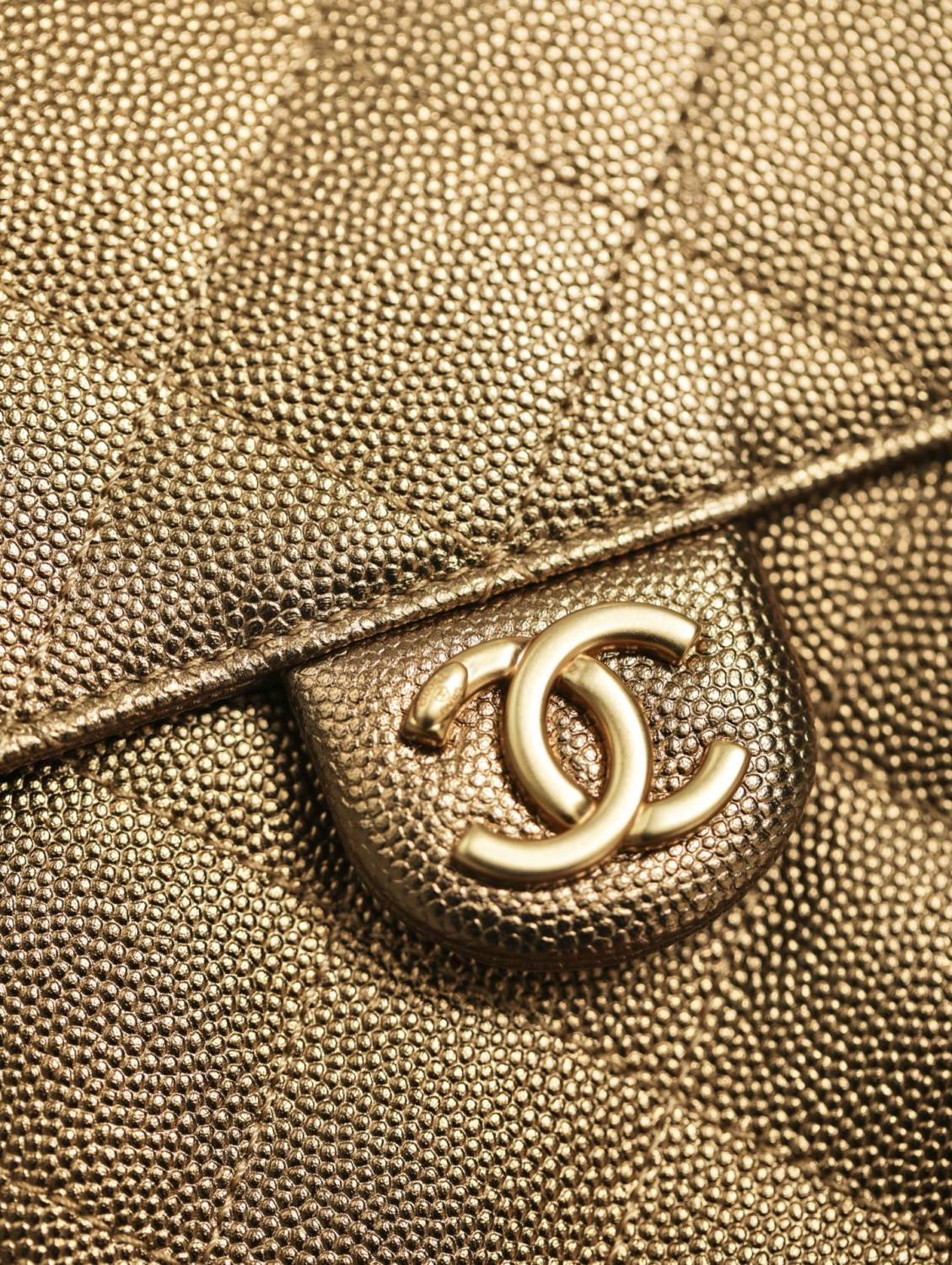 Chanel Women's Classic Double C Logo Solid Color Cowhide & Leather Tote Shoulder Bag Bags Metallic-colored Leather Tends To Fade Easily #77572