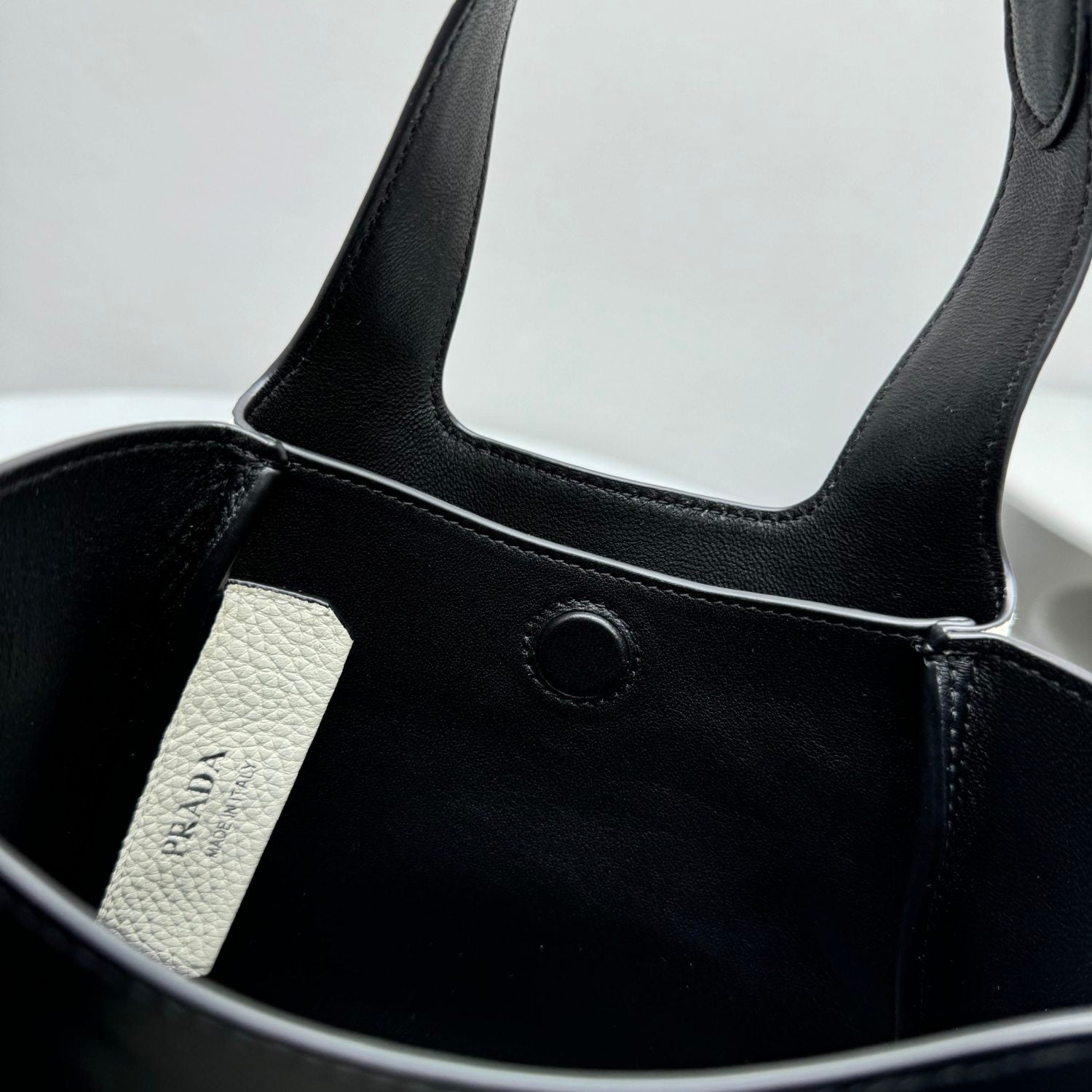Prada Women's Solid Color Fashion Classic Leather Grain Basket Tote Bag Bucket Bag Bags #78182