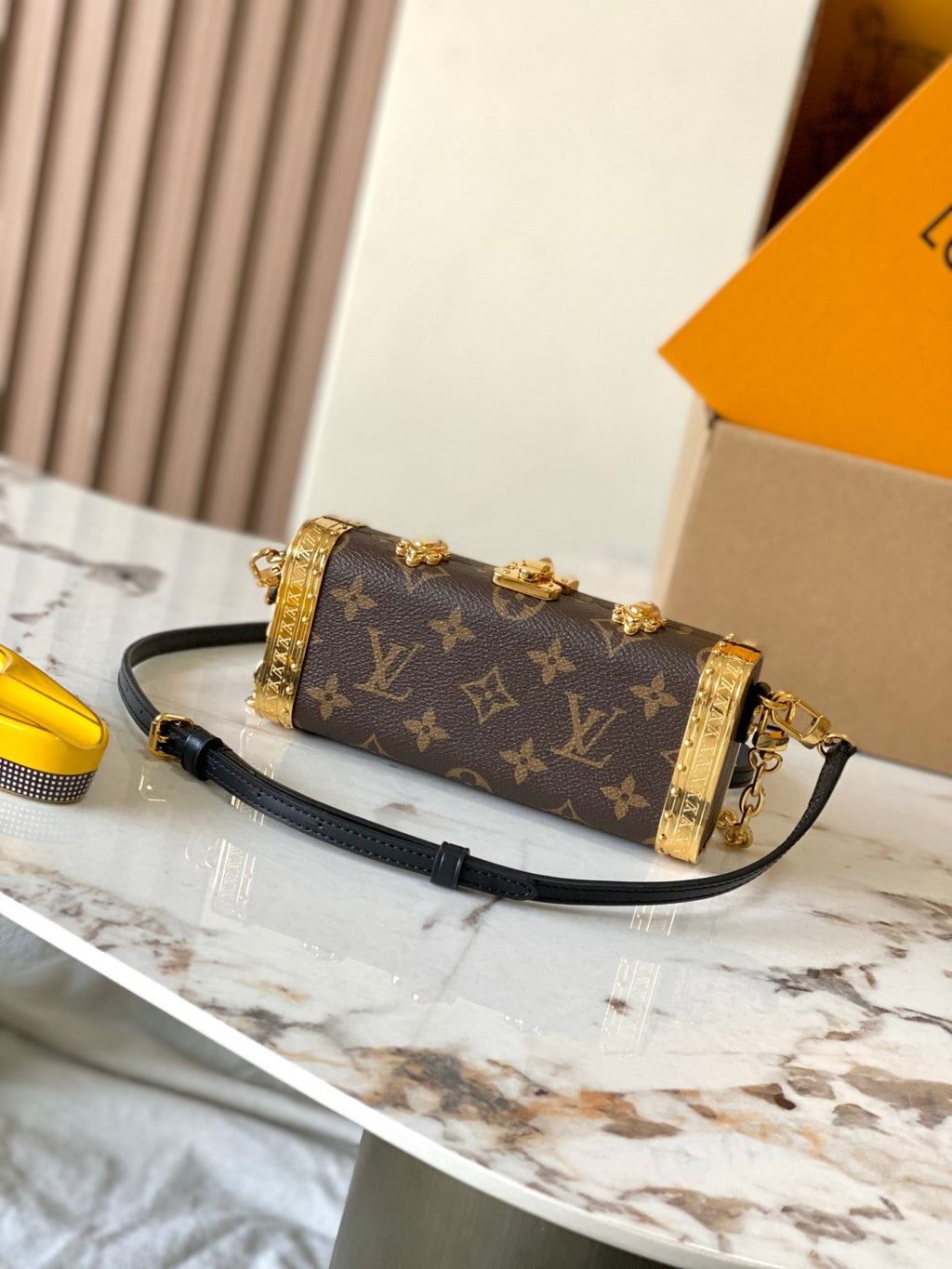 Louis Vuitton Vanity Case Women's Brown Detachable Adjustable Shoulder Strap Magnetic Buckle Closure Canvas Quilted Cowhide Cosmetic Case Shoulder Bag Bags #75148