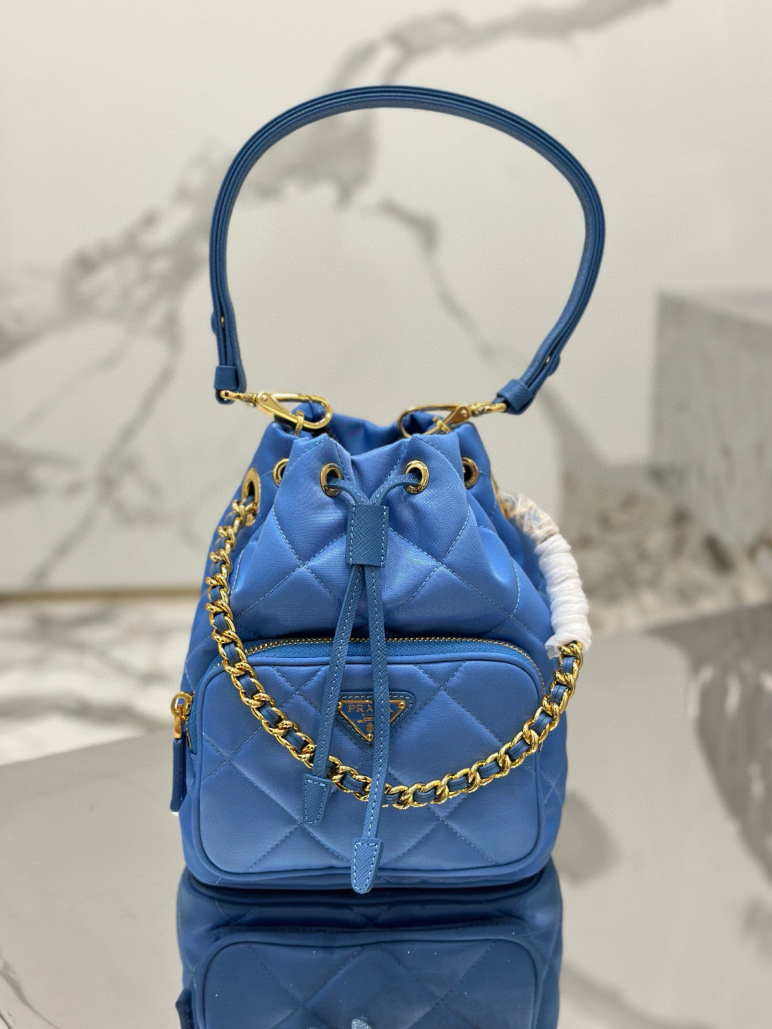 Prada Versatile Re-nylon Recycled Nylon Shoulder Bag Women's Mini Clutch With Diamond Quilting And Drawstring Closure 1bh0382aosvtoo #195681