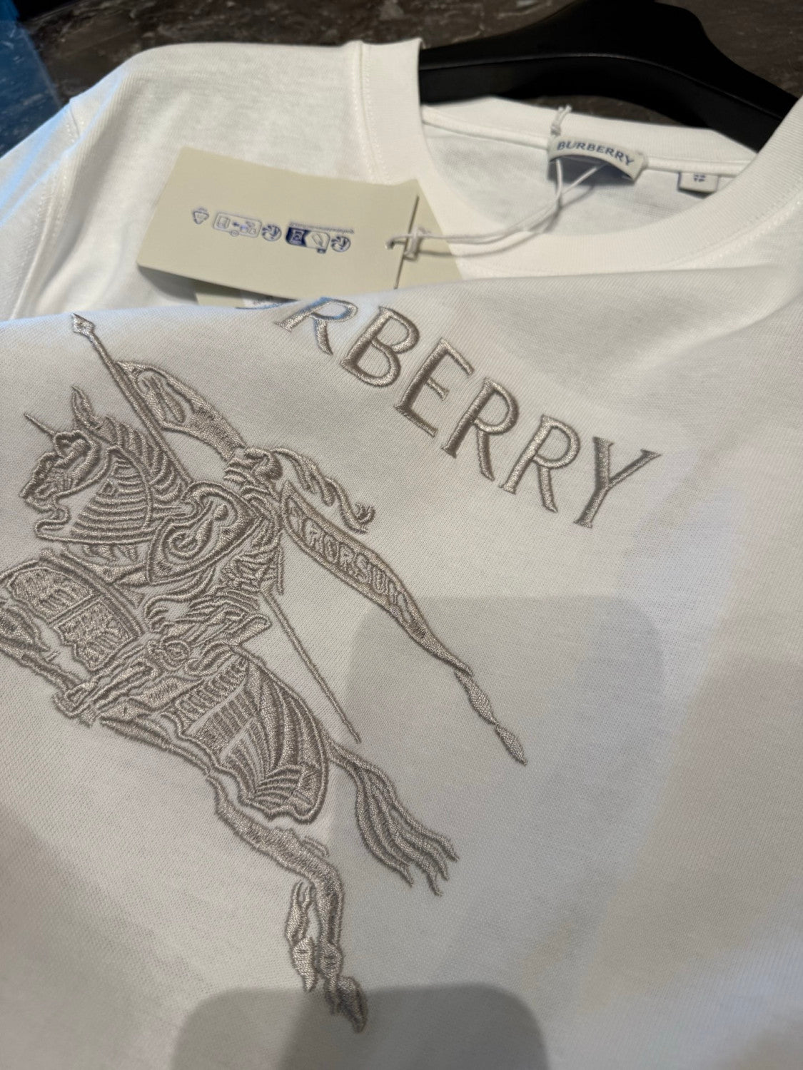 Burberry 26SS Men's and Women's Solid Color T-shirt With Embroidered Logo and Word Art Graffiti #333415