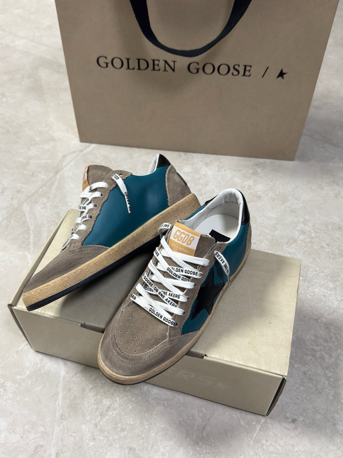 Golden Goose Ball Star in Gray Suede With Leather Star and Nappa Leather #382031