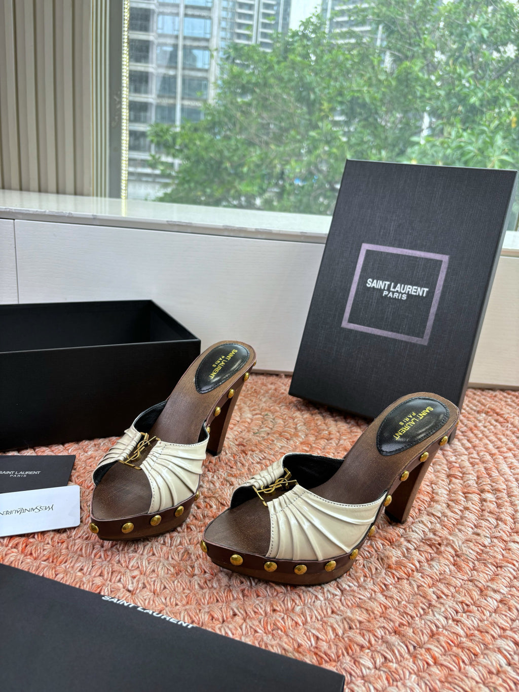 Saint Laurent BABYLONE Clogs in Smooth Leather #379492