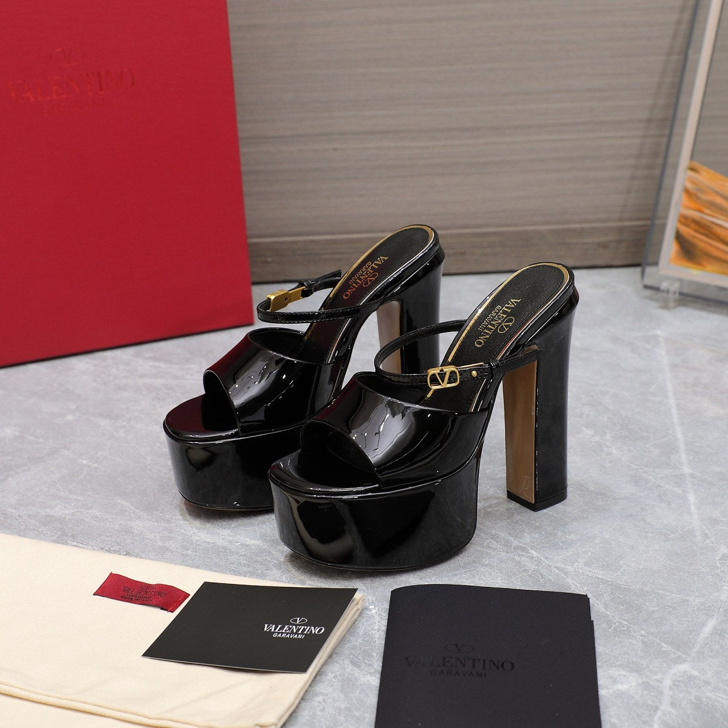 Valentino Spring And Summer Waterproof Platform Patent Leather High Heels Fashion Heightening Sexy Temperament Elegant Slippers Sandals Shoes Waterproof Platform 4cm Heel Height 15.5cm #81145