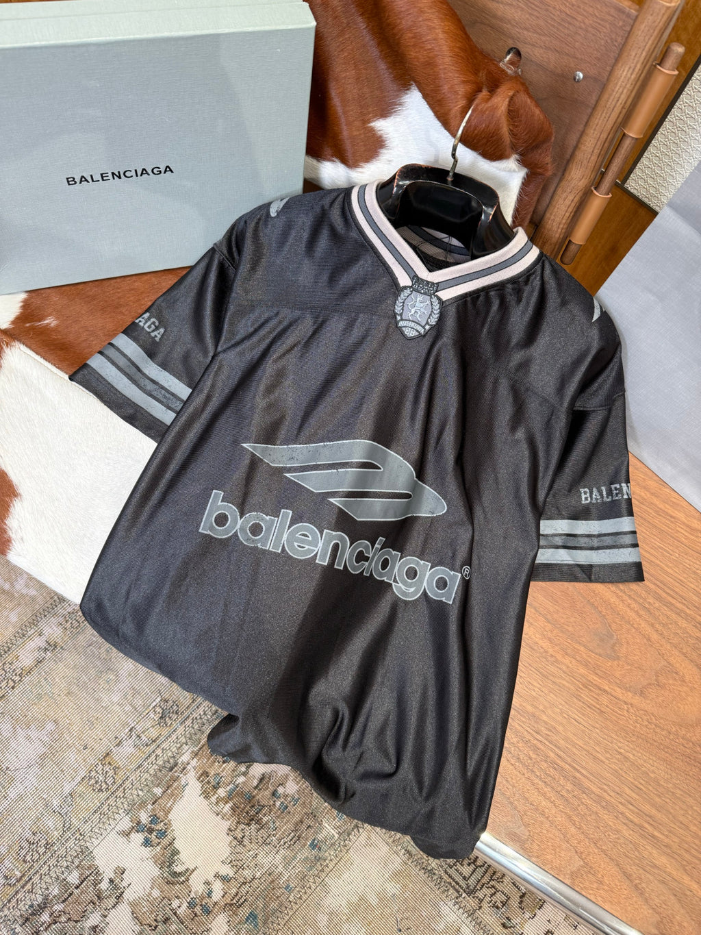 Balenciaga Men's 3b Football V-neck T-shirt Oversized #376175