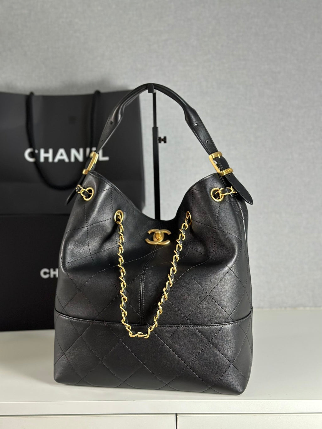 Chanel 25a Hobo Full-leather Black & Gold Vertical Tote Bag Stylish Luxury Shimmering Shoulder Bag Handheld Large Capacity Bags  #82166A