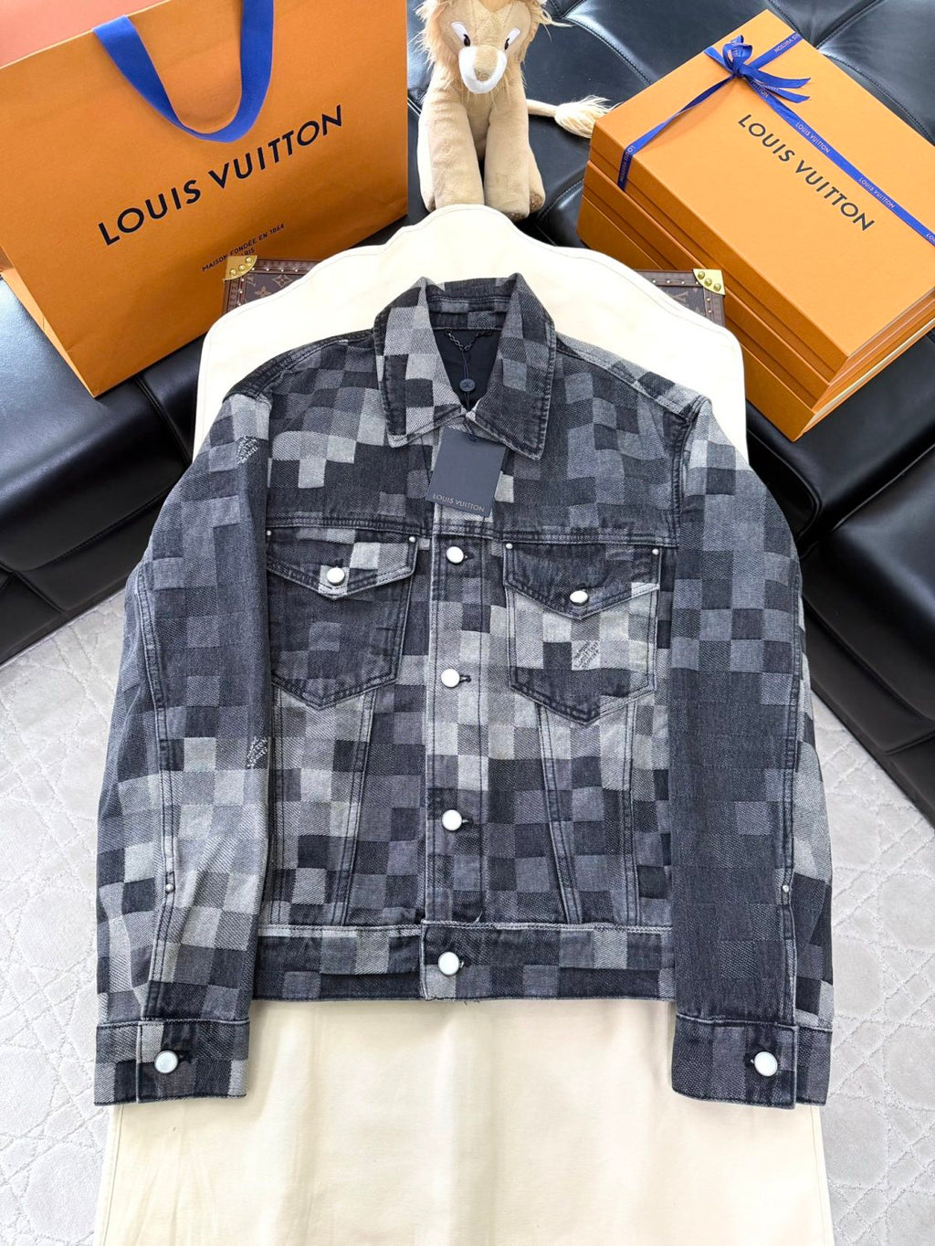 Louis Vuitton Men's Damoflage Skateboarding Denim Jacket Jeans Marque L. Vuitton Déposée Logo Early Spring New Suit Black And White Colorblocked Fashion Suit Set Jacket  #71941