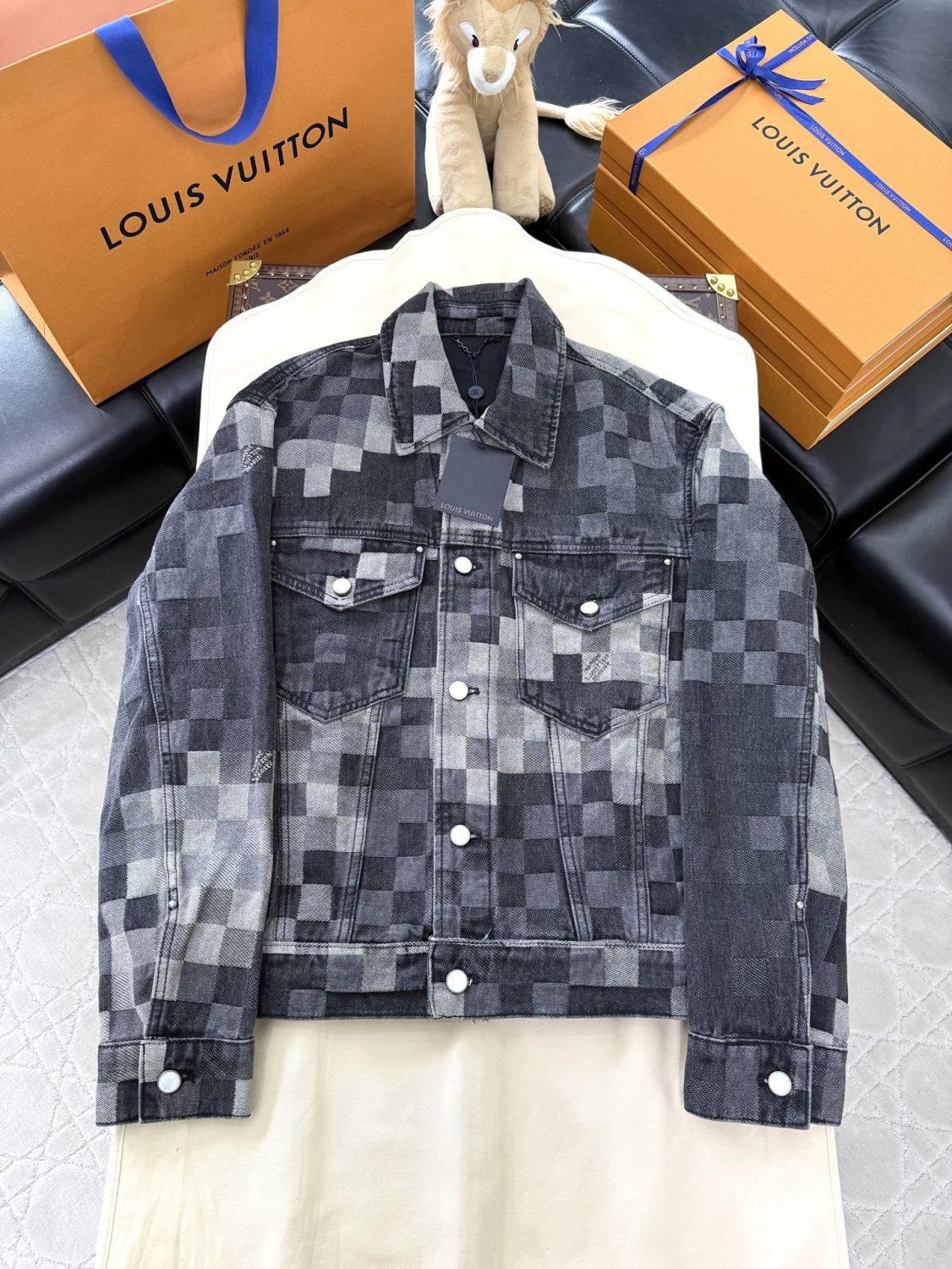 Louis Vuitton Men's Damoflage Skateboarding Denim Jacket Jeans Marque L. Vuitton Déposée Logo Early Spring New Suit Black And White Colorblocked Fashion Suit Set Jacket  #71941
