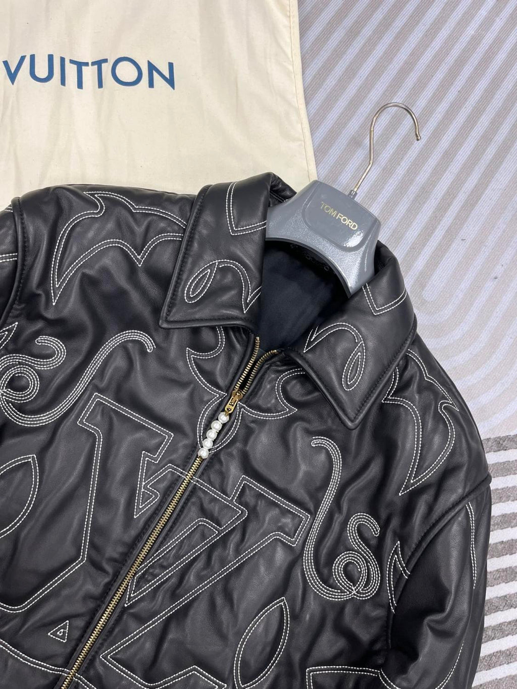 Louis Vuitton Men's Fall And Winter Black Full Print Pattern Lapel Zipper Long Sleeve Jacket #73431