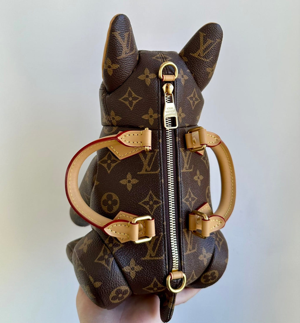 Louis Vuitton 25ss Pooch Bag French Bulldog-shaped design with zip closure Monogram coated canvas shoulderhandbag brown perfect for everyday casual wear #194816