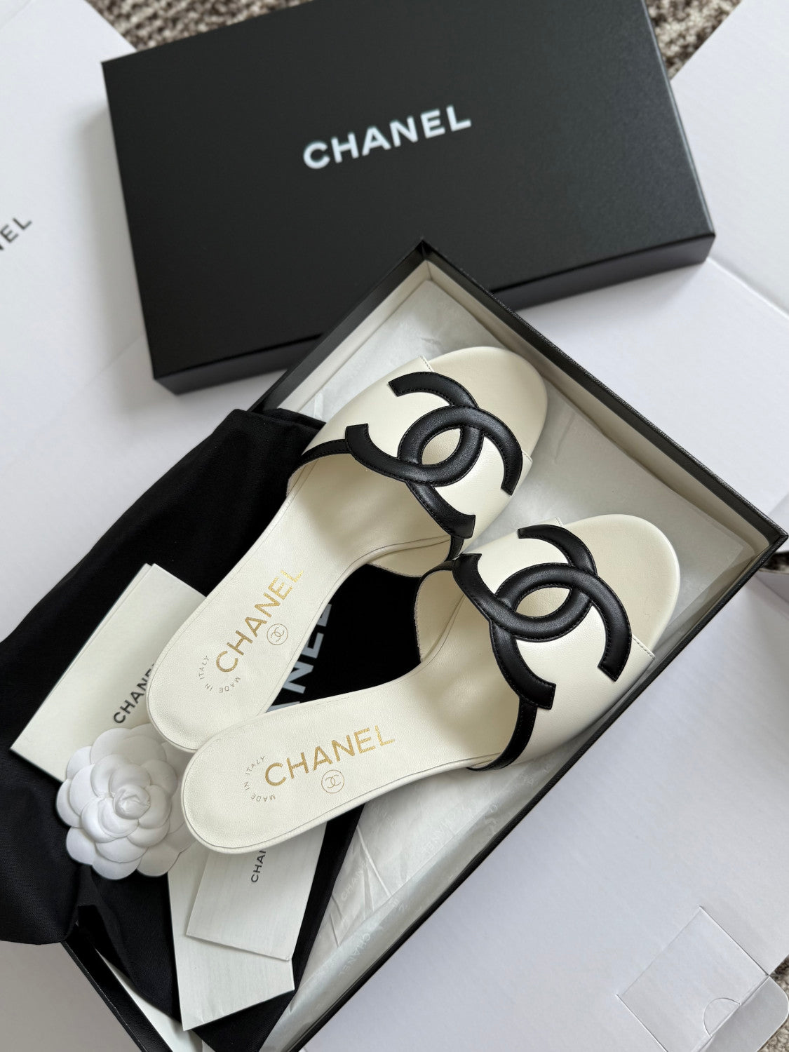 Chanel CC Slippers #381591