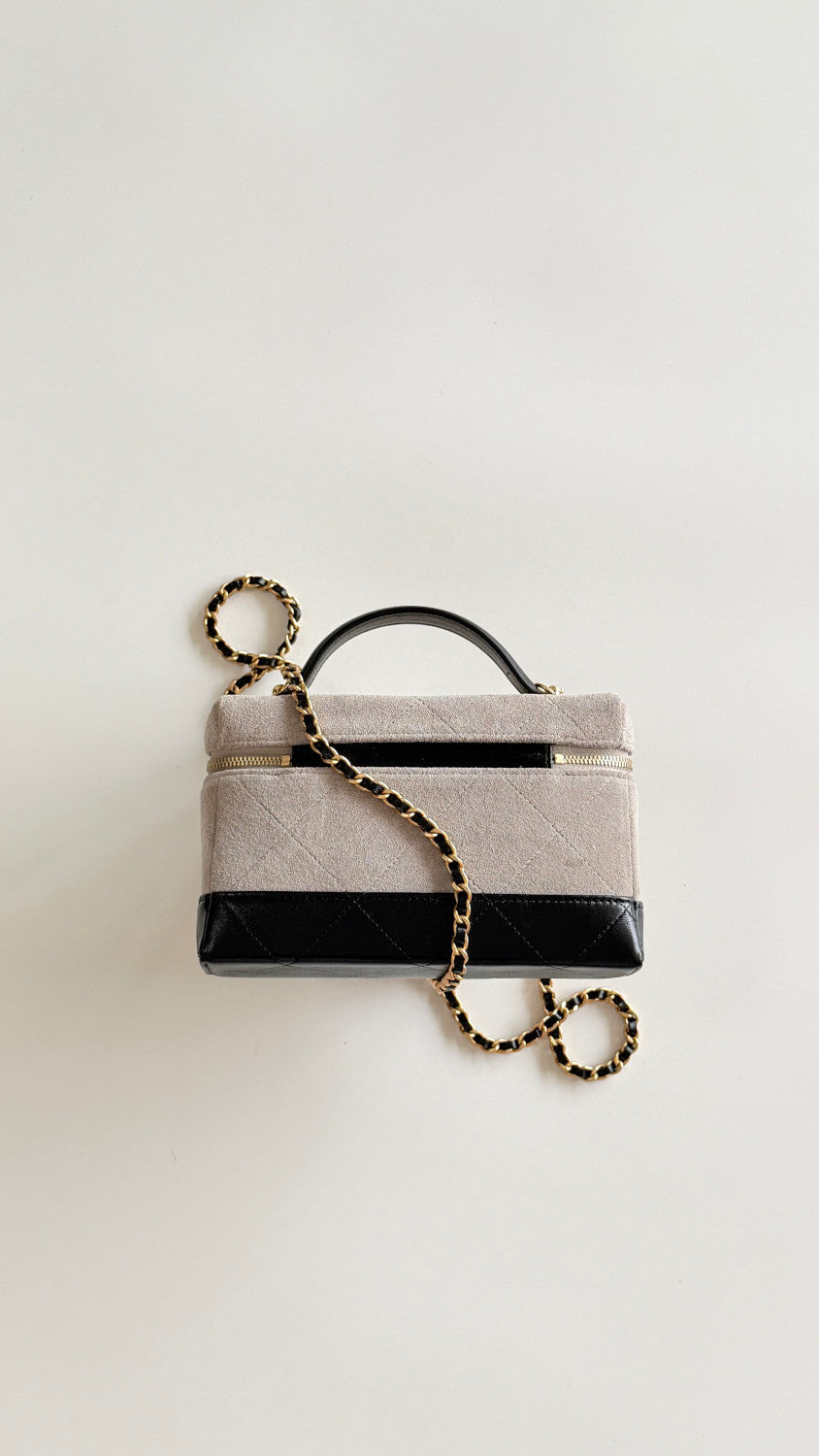 Chanel Vanity With Chain Suede Calfskin Shiny Lambskin Gold-tone Metal #379884