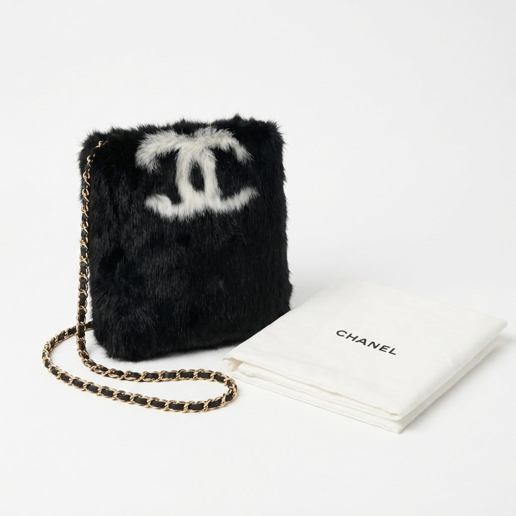 Chanel Autumn/winter Plush Chain Crossbody Bag With Double C Logo Stylish And Trendy Exquisite Handbag In Black And White #192905