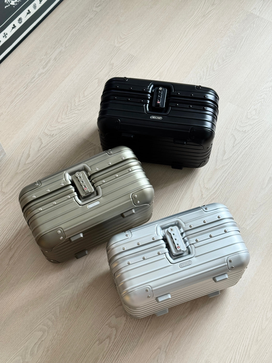 RIMOWA Aluminum Travel Vanity Case in Silver #379431