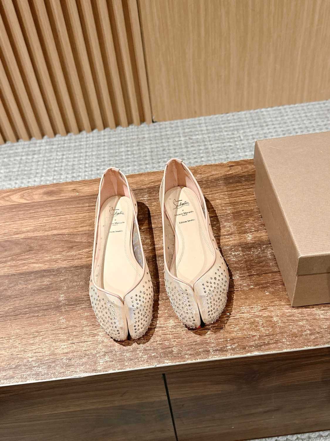 Christian Louboutin X Maison Margiela Women's Spring And Summer Mesh Drill Split-toe Flat Shoes Temperament Luxury Red Bottom Within The High Single Shoes Ngvp #1598