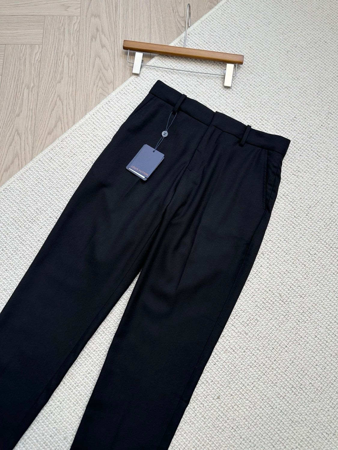 Louis Vuitton SS25 Men's Spring and Summer Solid Color Sheep Wool Straight Casual Pants #332664
