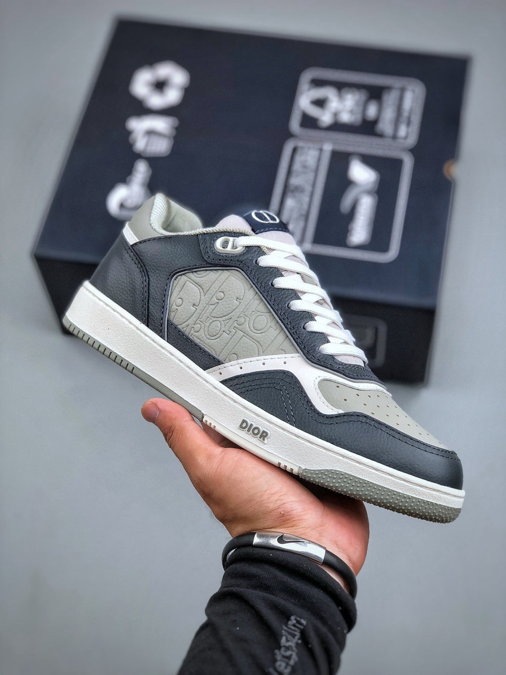 DIOR Leather B27 Uptown Low-Top Sneaker Grained Calfskin with Dior Gray Dior Gravity #335542