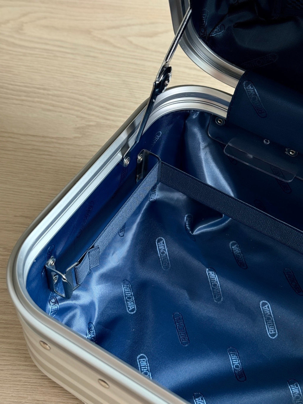 RIMOWA Aluminum Travel Vanity Case in Silver #379431