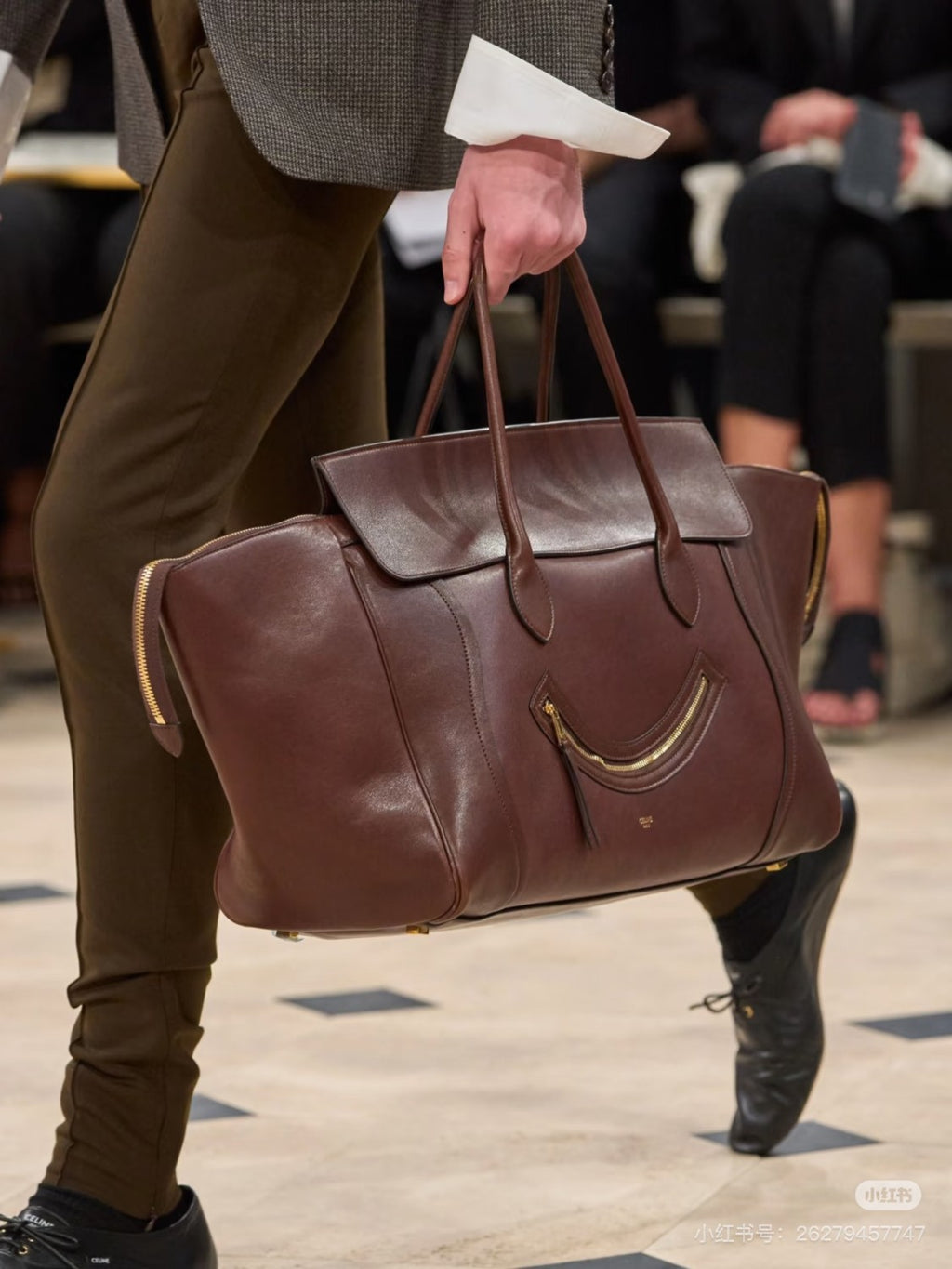 Celine Luggage Handbag Smile Zipper Large Tote Bag Shoulder Bag Crossbody Bag Stylish Elegant Casual Brown Black Tote Bag L100e3gw2.28bk #190751