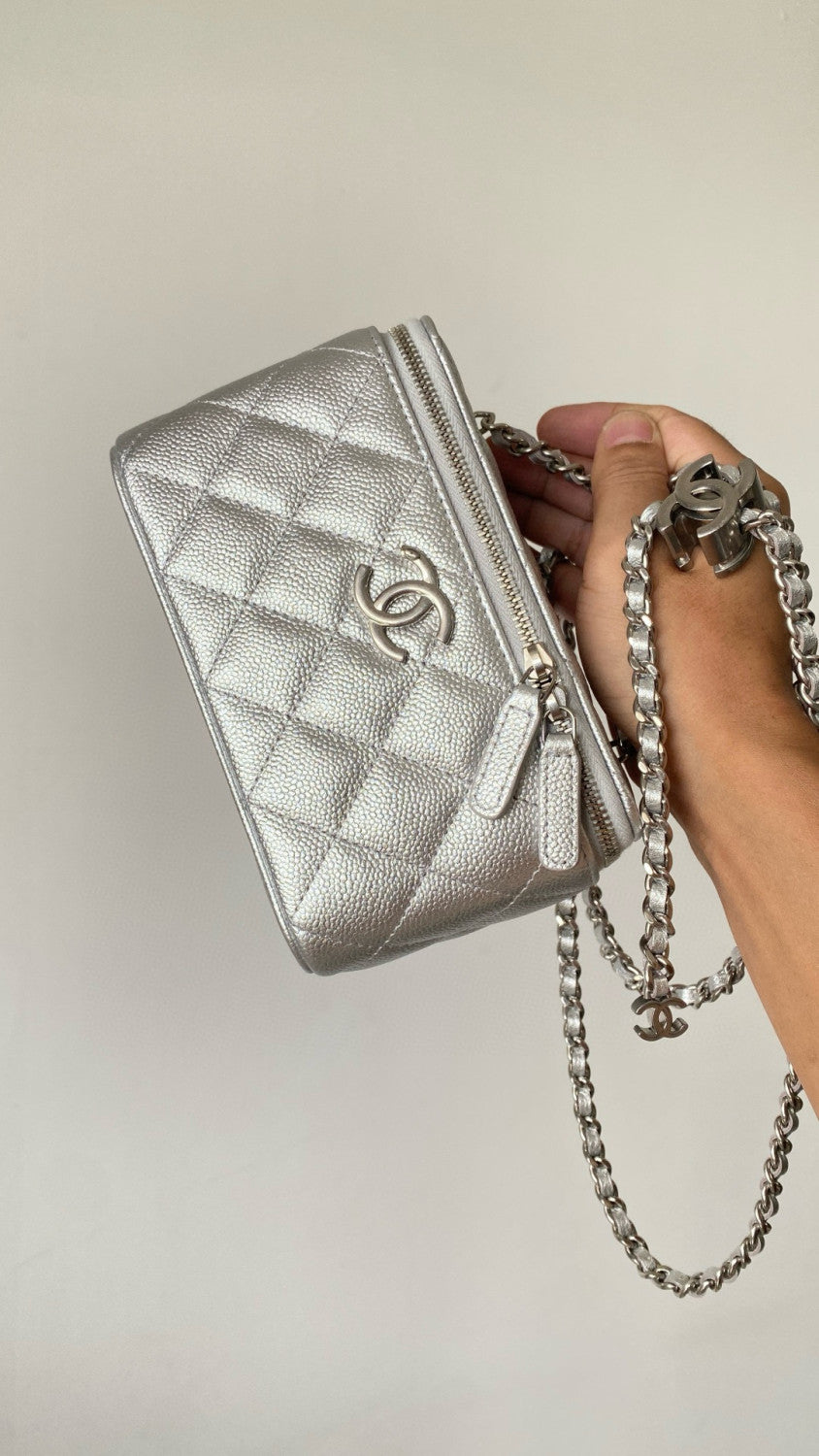 Chanel Women's Retro Vanity Series Solid Color Double C Adjustable Buckle Plaid Leather Shoulder Crossbody Casual Cosmetic Bag Bags #77857