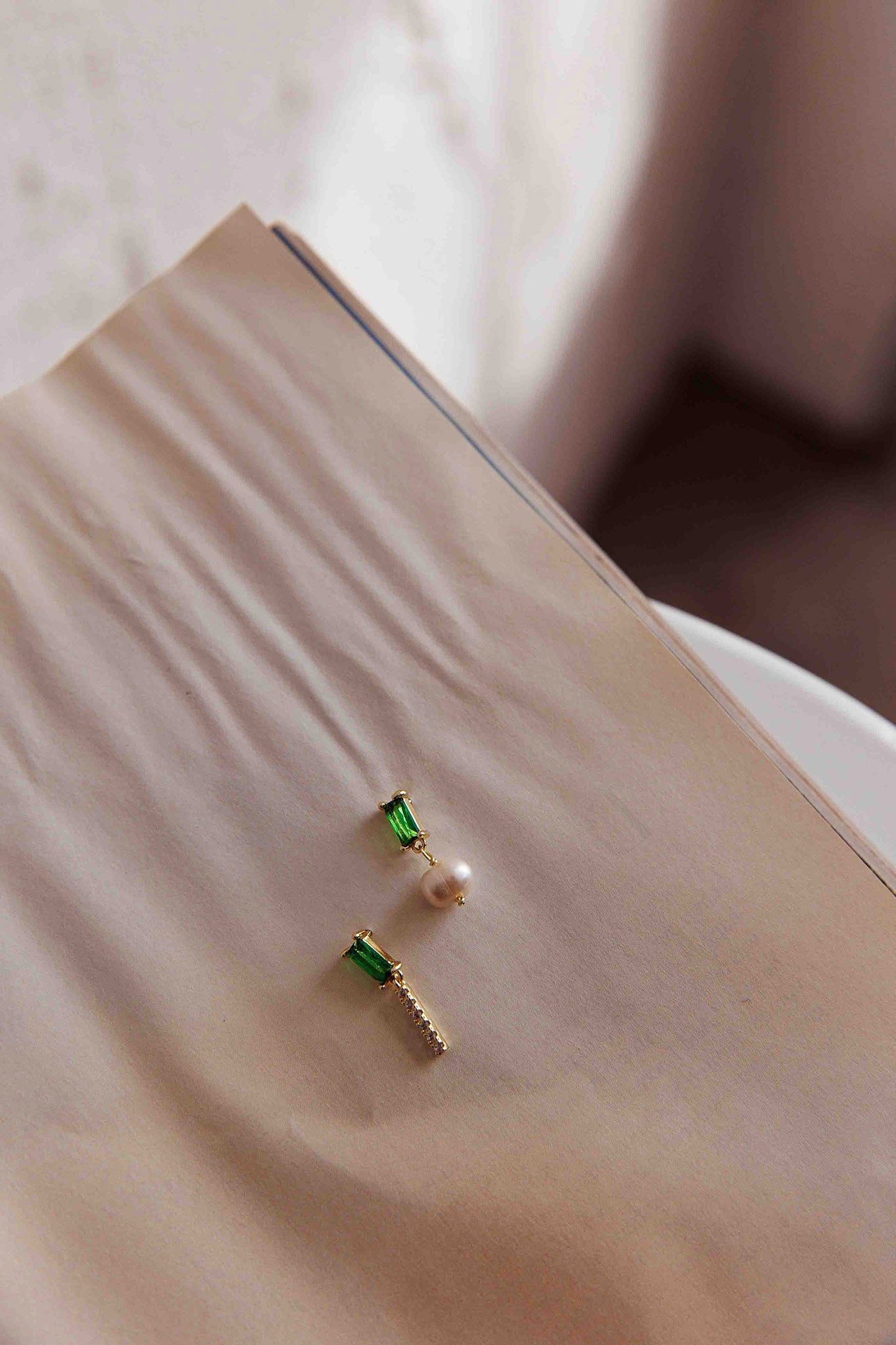 Ireland Gem & Pearl Earrings Gold