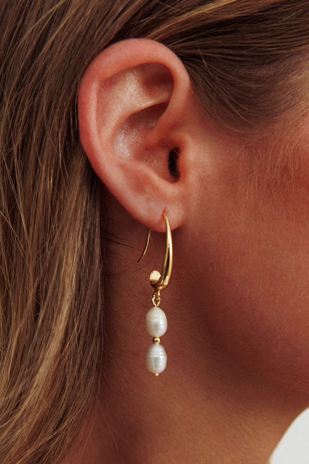 Joslly Drop Pearl Earrings Gold