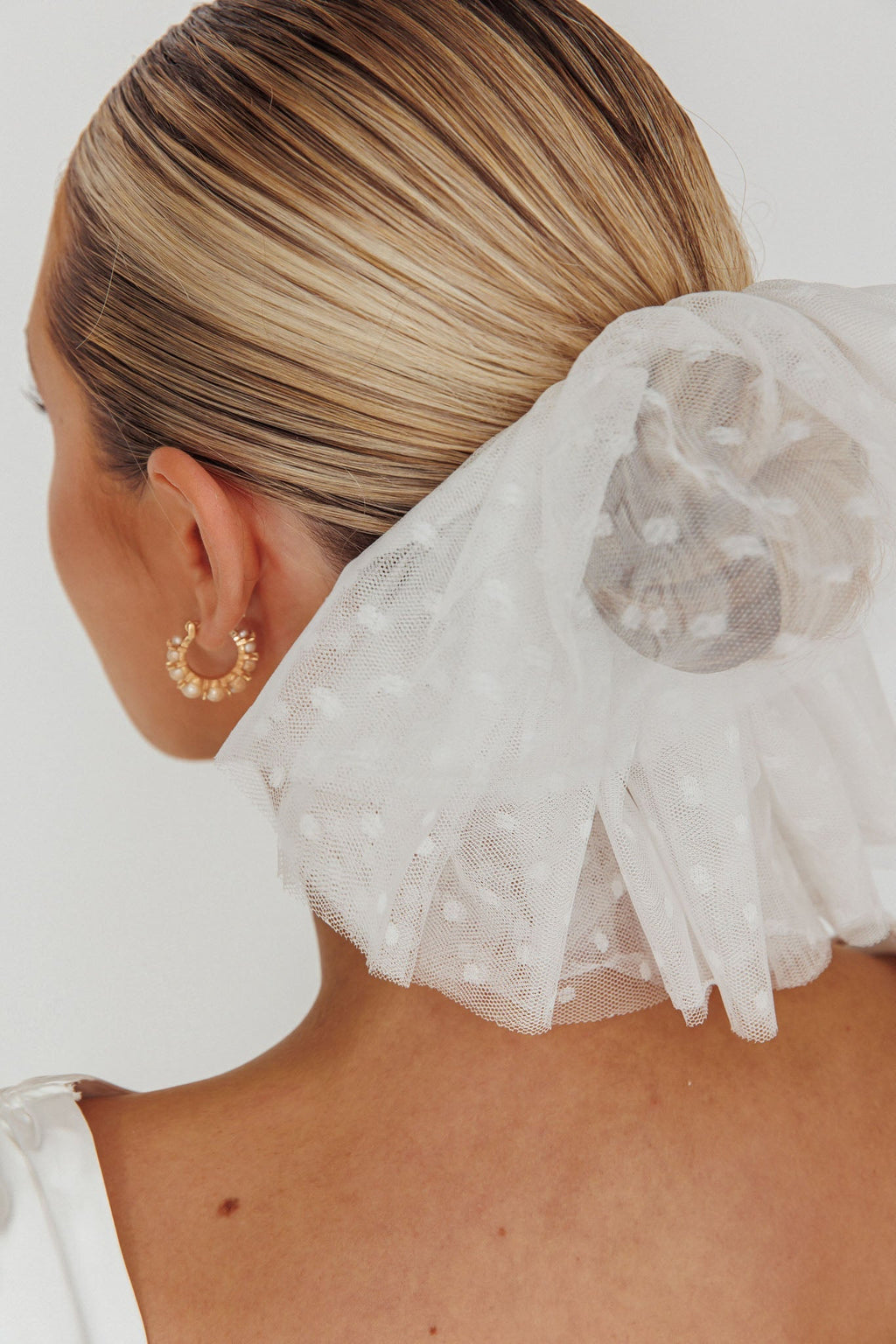 Hoda Lace Scrunchie White